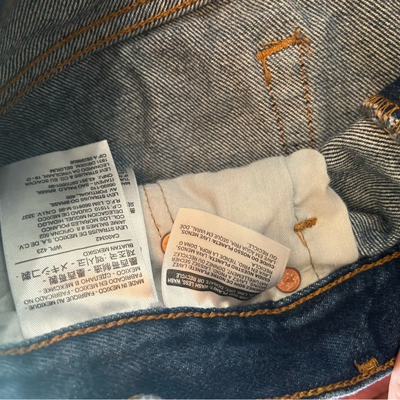 501 Levi Jean shorts💙 - Picture 3 of 4